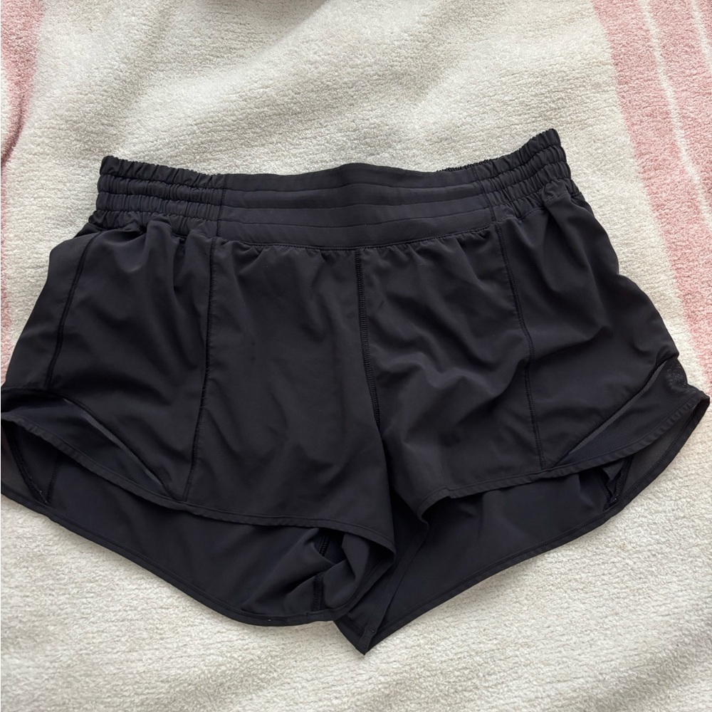 lululemon hotty hot high rise 2.5” short